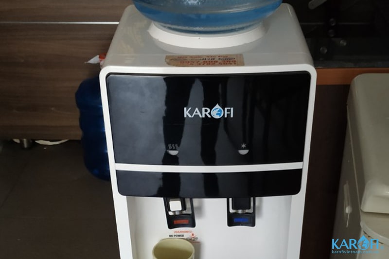 Cây nước nóng lạnh Karofi HC02W