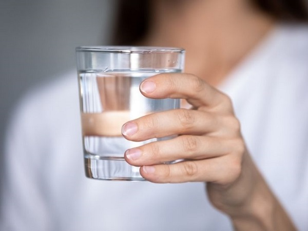 nước cất có dẫn điện không