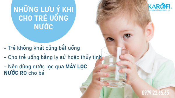 Những lưu ý khi cho trẻ uống nước