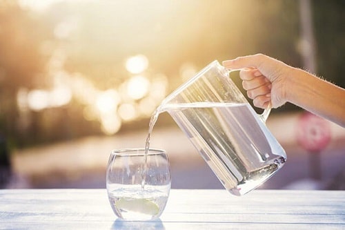 Tác động của việc  1 ngày uống bao nhiêu nước để giảm mụn 